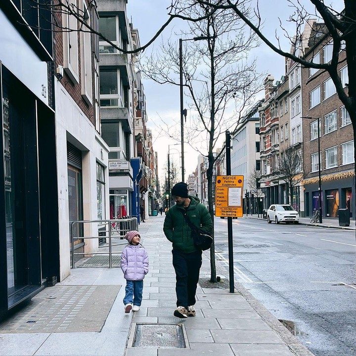 <p>Banyak netizen yang merasa gemas dengan tingkah laku Surinala nih, Bunda. Tidak sedikit yang menyebut Si Kecil sangat mirip dengan sang Ayah. (Foto: Instagram: @chicco.jerikho)</p>