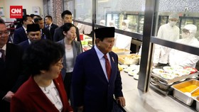 VIDEO: Prabowo Tinjau Program Makan Siang Gratis di Sekolah Beijing