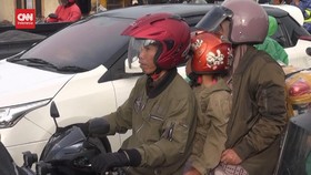 VIDEO: Pemudik Bermotor Mulai Padati Jalur Pantura Karawang