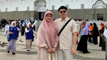 img-title Doa Asty Ananta Umrah Bareng Suami Terwujud hingga Pengingat Soal Kematian