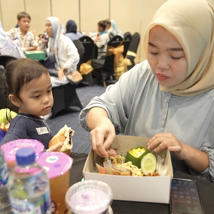<p>Acara dilanjutkan dengan kultum atau ceramah dan pembacaan doa yang dibawakan oleh Ustadz Muhammad Soleh sampai waktu berbuka puasa. (Foto: Andri Ziauddin)</p>