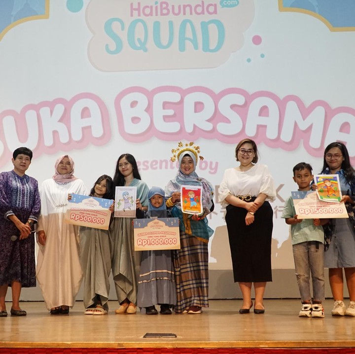 <p>Ini dia wajah pemenang Coloring Competition. Si Kecil yang bernama Adrian memenangkan juara 1, Askadina memenangkan juara 2, dan Queeny memenangkan juara 3. Para pemenang mewarnai Si Kaka, maskot HaiBunda, dengan rapi dan menawan. (Foto: Andri Ziauddin)</p>