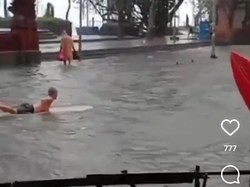 Pemotor Tewas Masuk Gorong-gorong hingga Bule Surfing Saat Banjir di Kuta