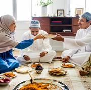 Kebiasaan Kalap, Ini 7 Cara Atasi Perut Begah akibat Terlalu Banyak Makan Saat Lebaran