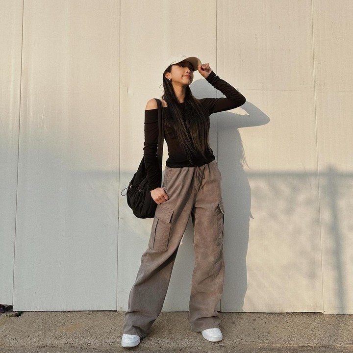 <p>Selain menjadi idol, Dita juga pernah berakting dalam film <em>DJS the Movie: Biarkan Aku Menari.</em> Kita doakan, semoga kariernya terus cemerlang dan membanggakan Indonesia di Korea, ya. (Foto: Instagram @hey__deets)</p>