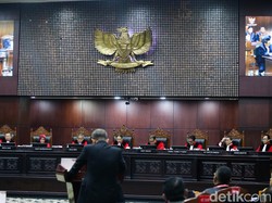 Ketua Komisi II DPR Jamin Tak Ada Arahan Jokowi Agar Pilkada 2022-2023 Dihapus