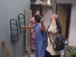 Provokasi Tetangga Saat Emak-emak Gresik Ditagih Utang Lalu Lempar Mangkuk