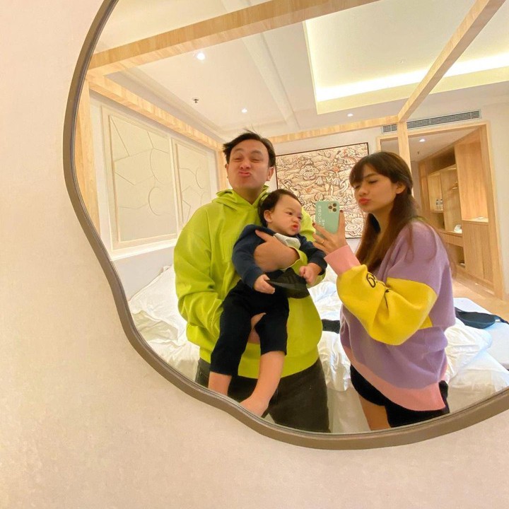 <p>Setelah sempat mengalami keguguran, Adiezty Fersa pun melahirkan anak pertamanya pada 1 Juni 2022. Bayi mungil ini pun diberi nama Gin Dirga. (Foto: Instagram: @adieztyfersa)</p>