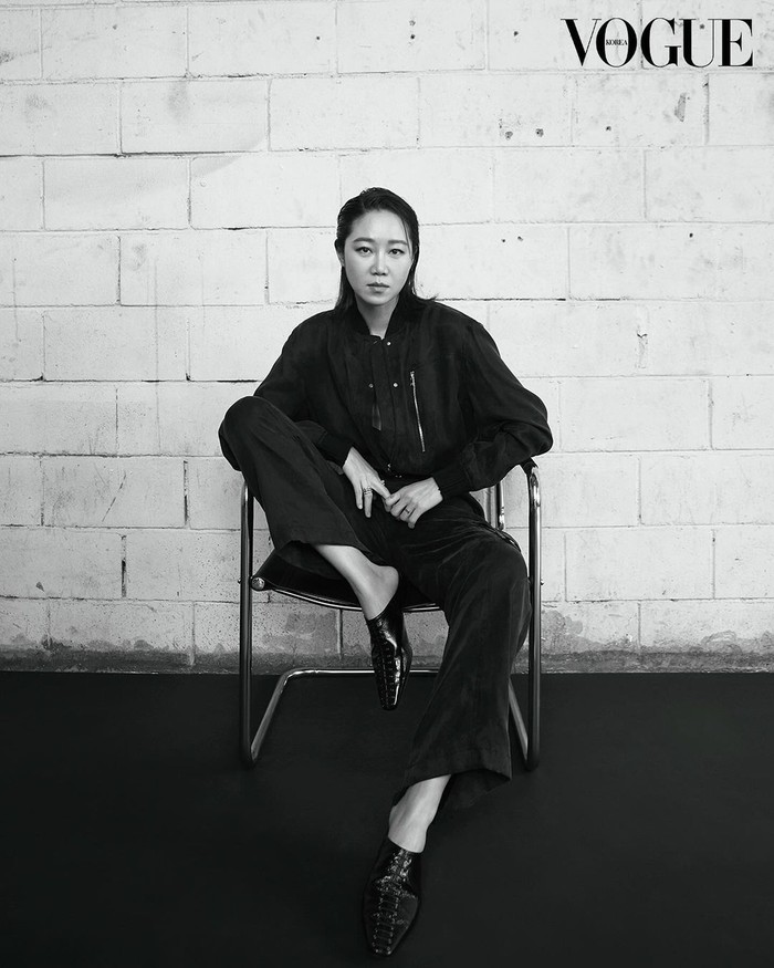 Gong Hyo Jin ditunjuk menjadi model perdana dari brand Kimmatin yang baru berdiri sejak awal Januari tahun ini untuk mengenalkan koleksi pakaian bergaya modis nan trendi bertajuk 'L'ETRANGER', Beauties./ Foto: instagram.com/kimmatin_magazine