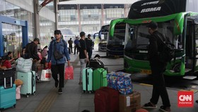 2 Ribuan Pemudik Tinggalkan Jakarta Melalui Terminal Pulo Gebang