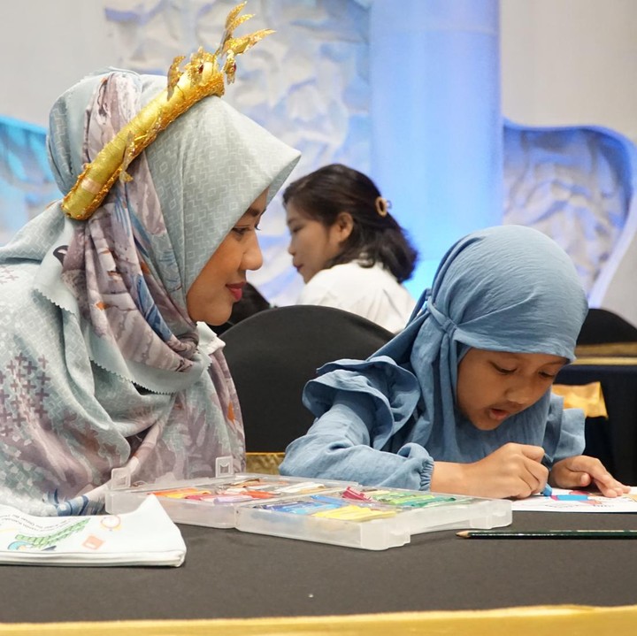 <p>HaiBunda Squad mengadakan Acara Buka Bersama dengan menggandeng Bank asal Jepang, J TRUST BANK. Acara ini dilaksanakan di The Ice Palace, Lotte Shopping Avenue, Jakarta pada Kamis (3/4/2024). (Foto: Andri Ziauddin)</p>