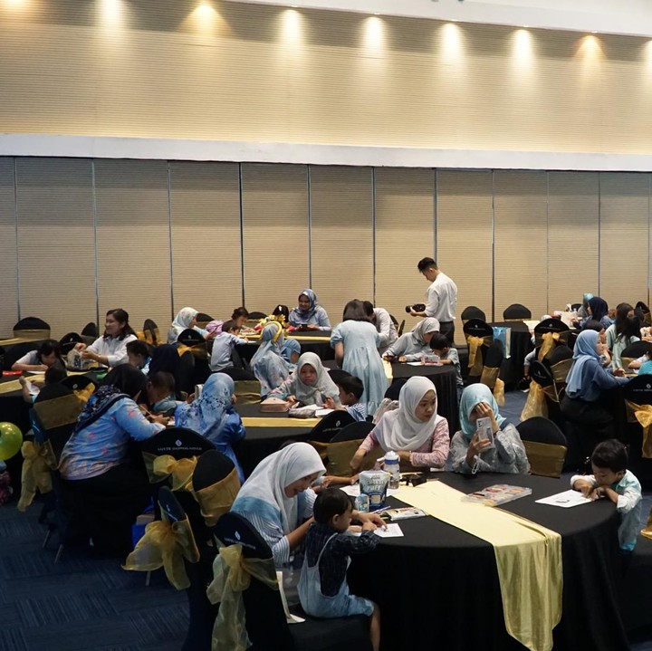 <p>Menurut Irma, besaran THR yang Bunda bagikan dapat disesuaikan dengan kondisi keuangan Bunda. “Pemberian THR dapat disesuaikan dengan kebutuhan keluarga. Namun disarankan 5 persen dari gaji,” jelas Irma. (Foto: Andri Ziauddin)</p>