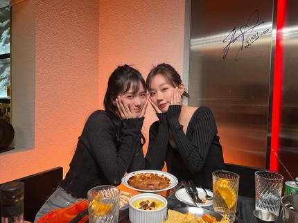 7 Potret Hyeri Bareng Bestie dari Artis hingga Member Idol K-Pop