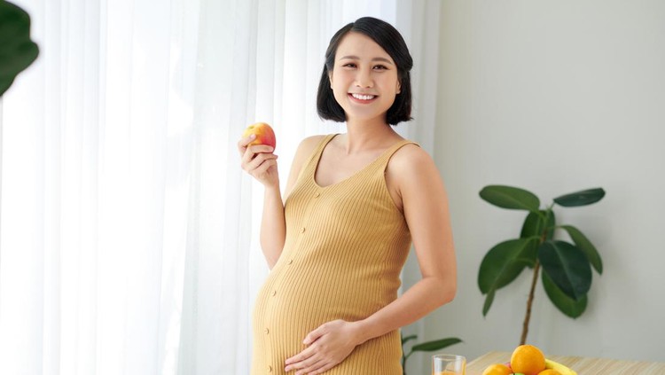 Ilustrasi Ibu Hamil Makan Buah Ilustrasi Ibu Hamil Makan Buah