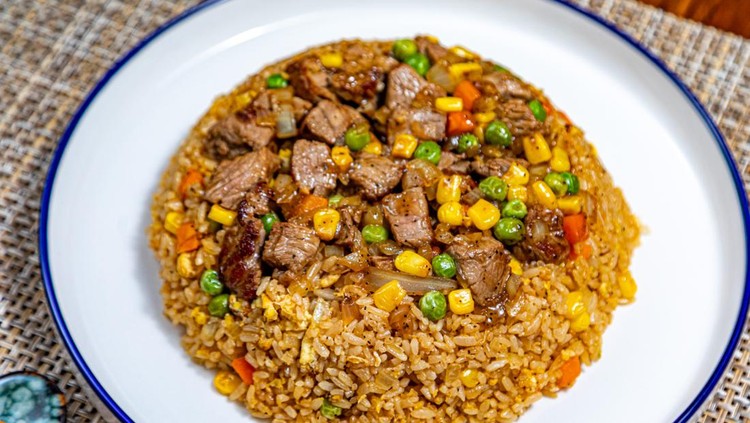 Ilustrasi nasi goreng daging sapi