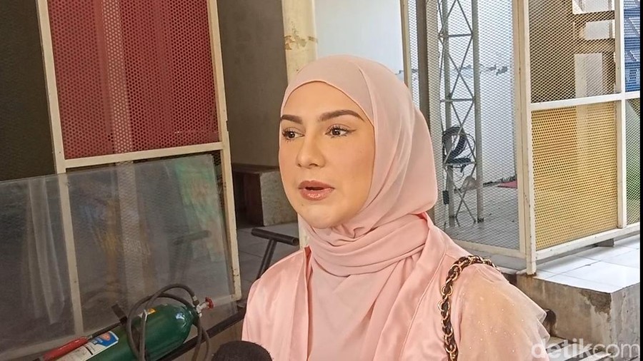 Irish Bella saat ditemui di kawasan Jakarta.