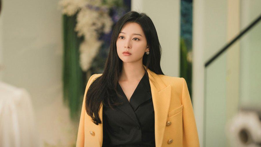 Kim Ji Won di drama Korea Queen of Tears