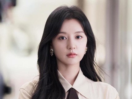 5 Potret Perayaan Ulang Tahun Kim Ji Won Tiap Tahun, Hadiahnya Banyak Banget Bun!
