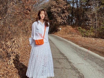 7 OOTD Rok Panjang ala Artis Korea, Stylish Bisa Disontek untuk Lebaran