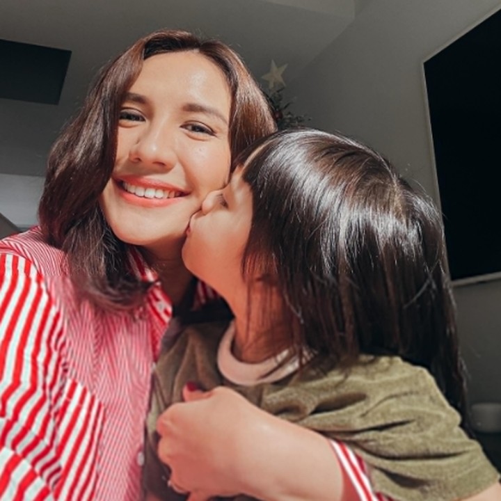<p>"Duhh si <em>act of service</em> kesayangan <em>onty-onty online</em> satu ini," ucap seorang netizen. "Bibit-bibit <em>act of service</em> 15 tahun ke depan Luke," kata netizen lainnya. (Foto: Instagram: @achasinaga)</p>