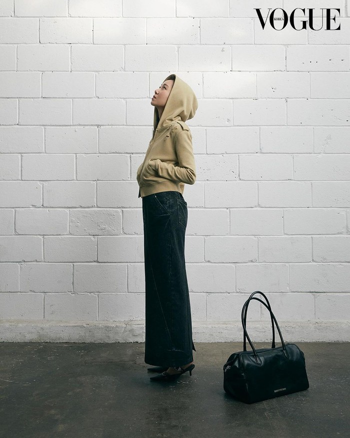 Melanjutkan aktivitasnya sebagai model brand fashion, di kemudian hari Gong Hyo Jin akan aktif mengekspresikan hari-harinya dengan mengenakan sederet item fashion dari Kimmartin yang terkenal akan titik trendinya./ Foto: instagram.com/kimmartin_magazine