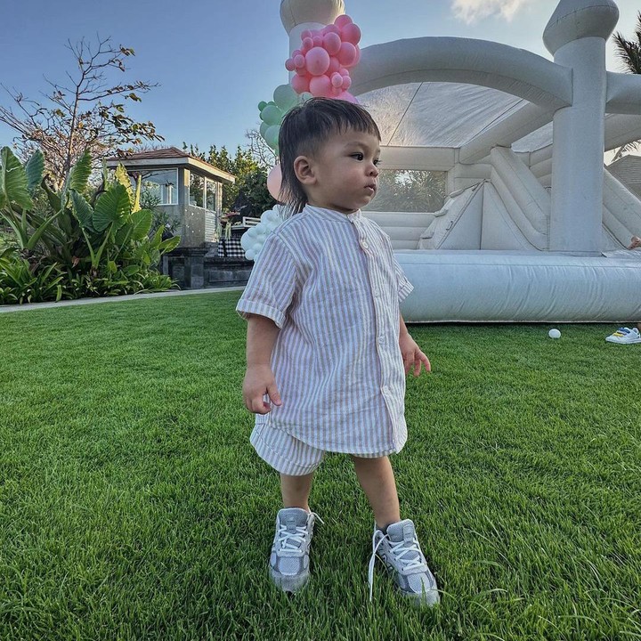 <p>"Issaaaaa <em>cuteness overload</em>," ungkap seorang netizen dengan emotikon hati. "Kece banget sih bayikkkkk," ujar netizen lainnya. (Foto: Instagram: @nikitawillyofficial94)</p>
