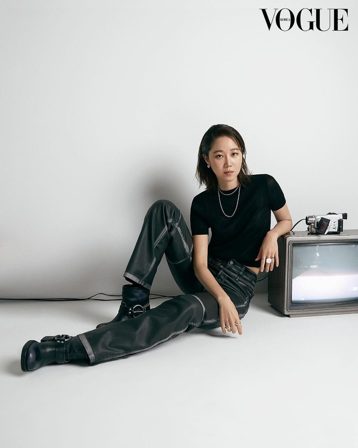 Penampilan Gong Hyo Jin di industri hiburan sangat dinantikan sepanjang tahun 2024 ini, Beauties. Sang aktris sukses mengawalinya dengan menjadi model untuk brand pakaian Kimmatin./ Foto: instagram.com/kimmatin_magazine