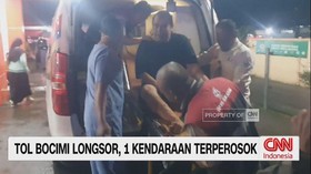 VIDEO: Tol Bocimi Longsor, 1 Kendaraan Terperosok