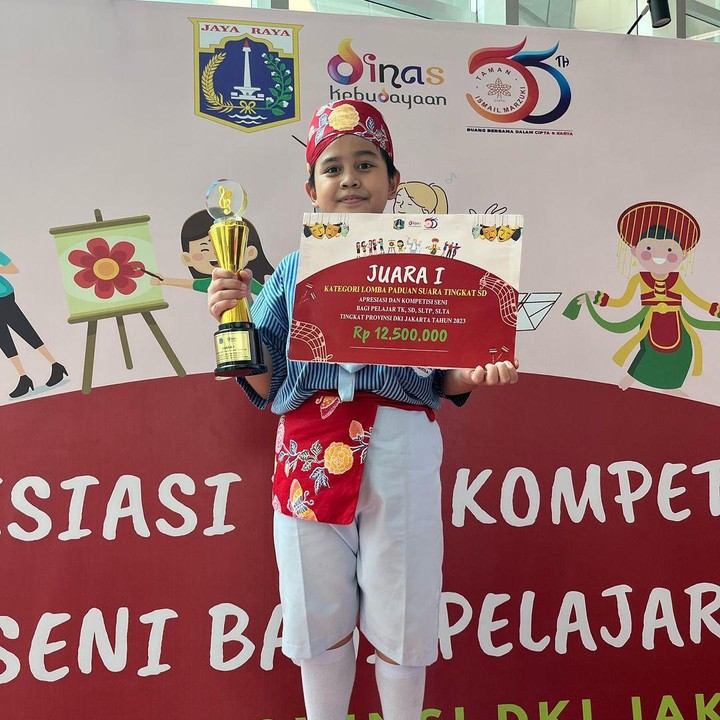 <p>"Semoga pencapaian yang luar biasa ini membuat pengalamanmu semakin kaya, kerendahan hatimu tetap terjaga, dan keingintahuanmu untuk selalu menjadi yang terbaik akan terus ada," tutur perempuan 39 tahun itu. (Foto: Instagram: @intan_nuraini23)</p>