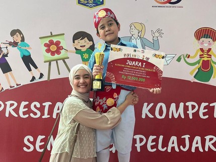 7 Potret Razi Anak Pertama Intan Nuraini, Tampan dan Berprestasi