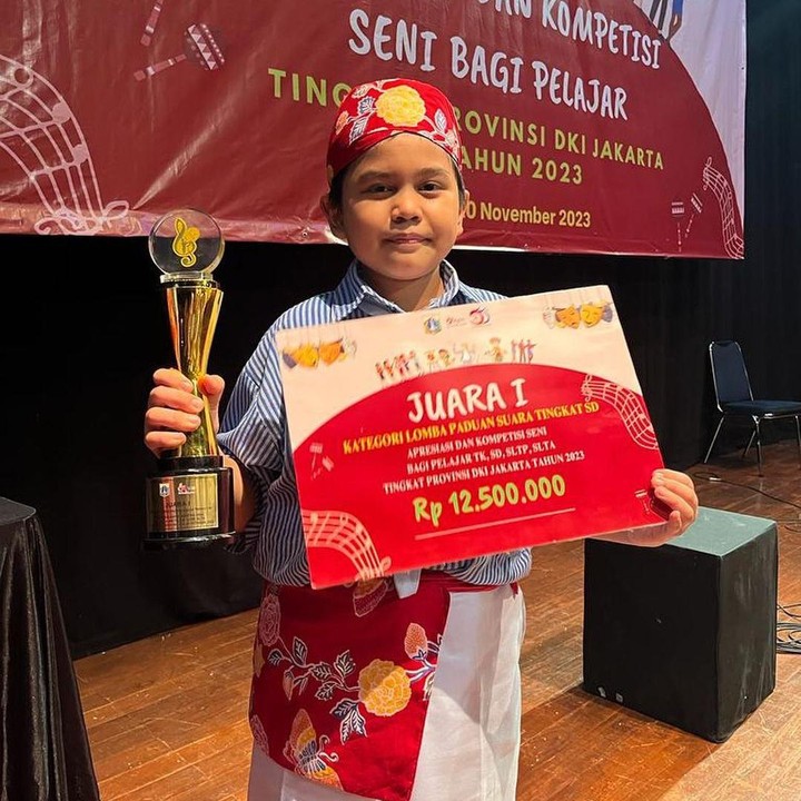 <p>Tidak hanya itu, Intan Nuraini turut mendoakan agar pencapaian ini dapat menjadi pengalaman yang luar biasa untuk Razi. Dengan begitu, Razi tetap rendah hati dan selalu ingin menjadi lebih baik. (Foto: Instagram: @intan_nuraini23)</p>