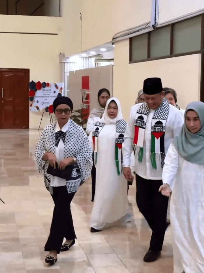Retno Marsudi Cara Modis Menlu Retno Marsudi Styling Syal Kufiya