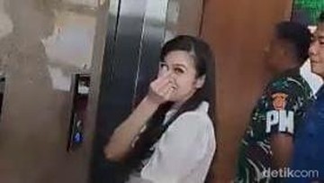 MINTA DOA DAN BERI LOVE SIGN