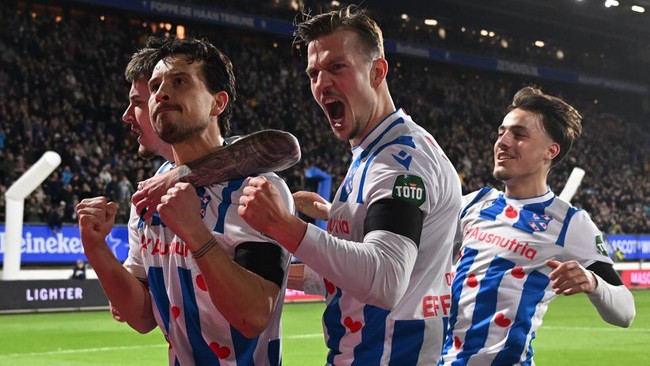 Heerenveen berpeluang dilatih mantan striker timnas Belanda dan Manchester United, Robin van Persie, pada sisa musim ini.
