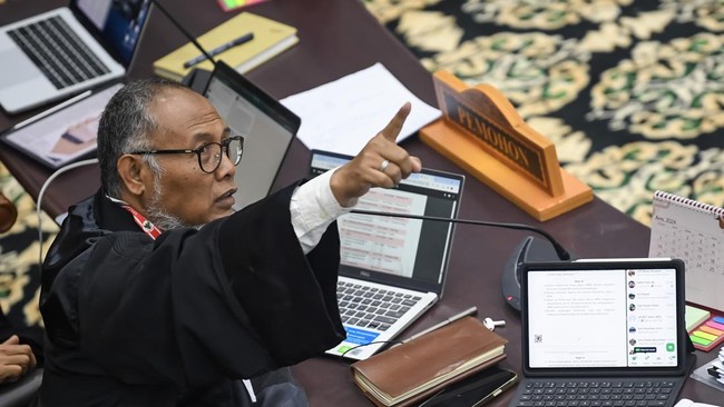 Perdebatan panas antara kuasa hukum tim AMIN dengan kuasa hukum tim Prabowo-Gibran terjadi dalam sidang lanjutan sengket aPemilu 2024 di Mahkamah Konstitusi.