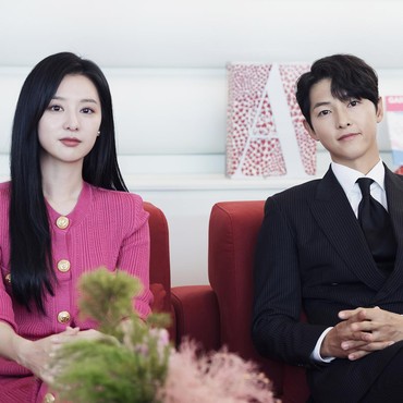 Potret Akrab Song Joong Ki dan Kim Ji Won Reuni di Drama 'Queen of Tears'