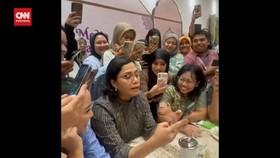 VIDEO: Momen Sri Mulyani Swafoto 0.5 Selfies Ala Gen-z