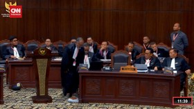 VIDEO: Momen BW Walk Out saat Eddy Hiariej Bicara di Sidang MK