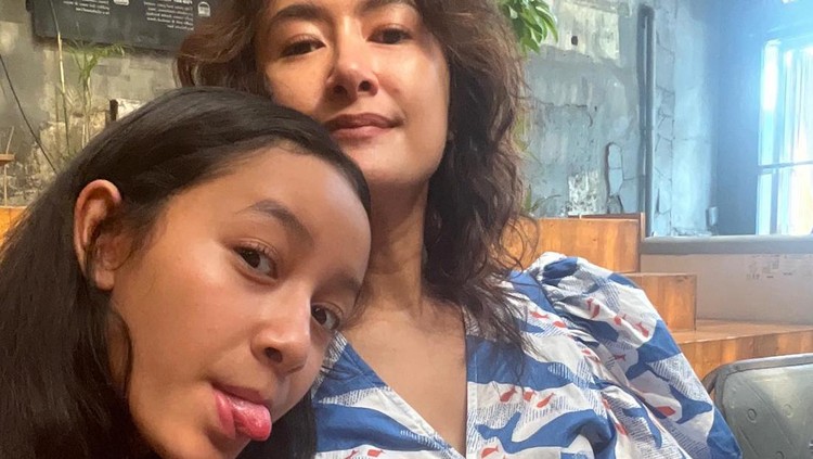 Widuri Puteri anak Widi Mulia dan Dwi Sasono Widuri Puteri anak Widi Mulia dan Dwi Sasono