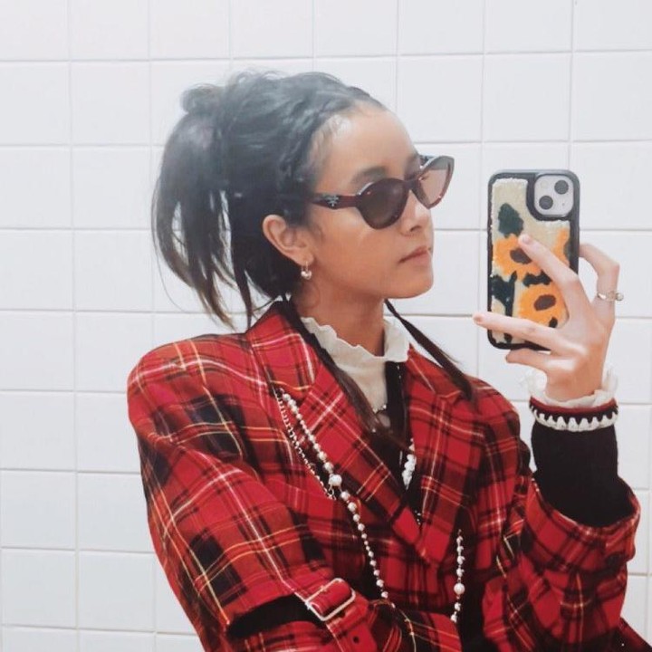 <p>Tak hanya itu, kecantikan Widuri membuatnya dilirik oleh berbagai brand fashion dan kecantikan. Ia sering melakukan sesi pemotretan, termasuk untuk majalah terkemuka. (Foto: Instagram @widuri.puteri)</p>