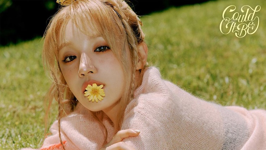 Teaser foto debut solo Yuqi (G)I-DLE untuk single Could It Be.
