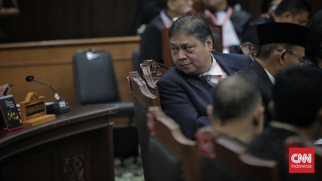 Menko Perekonomian Airlangga Hartarto menilai putusan MK yang menolak gugatan sengketa Pilpres 2024 menandakan bahwa pesta demokrasi itu telah usai.