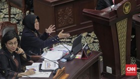 Hadiri Sidang MK, Risma Beber Alasan Penyaluran Bansos Lewat PT Pos