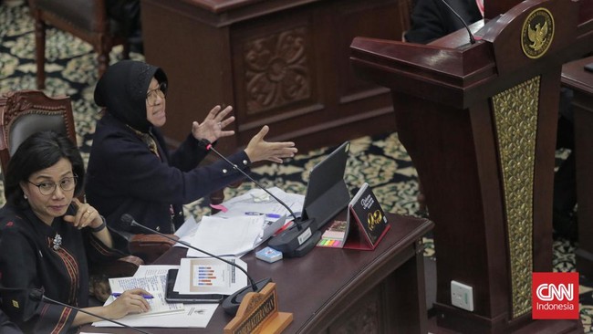 Menyoroti Penyaluran Bantuan Sosial, Risma Ungkap Alasan Pemanfaatan PT Pos di Hadapan MK