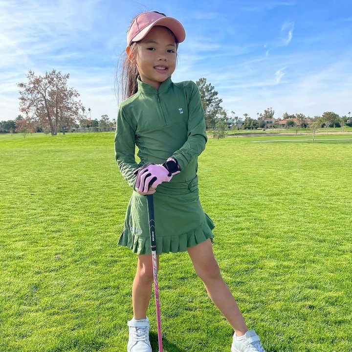 <p>Amaira tumbuh menjadi gadis yang cantik dan ceria. Ia juga memiliki hobi yang sama seperti sang Bunda, yakni memasak dan bermain golf. (Foto: Instagram: @farahquinnofficial)</p>
