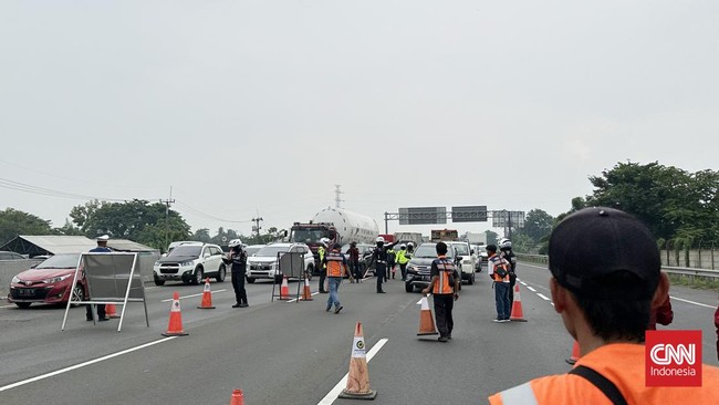 204 Ribu Kendaraan Tinggalkan Jabotabek pada H-1 Iduladha Total volume lalu lintas yang meninggalkan wilayah Jabotabek ini naik 55,4 persen jika dibandingkan lalu lintas normal.