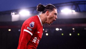 Netizen Heboh Darwin Nunez Cetak Gol 'Spektakuler' dengan Pantat