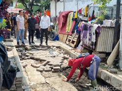 Minta Maaf Surabaya Banjir Parah, Wali Kota Eri: Di Luar Prediksi Kita