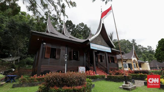 Melawat ke Rumah Kelahiran Buya Hamka di Tepi Danau Maninjau