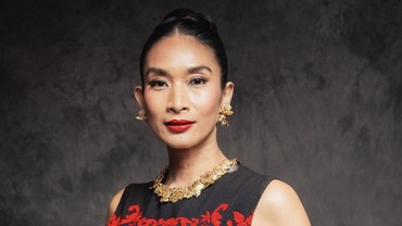 Rayakan Nyepi, Happy Salma Ikut Mengarak Ogoh-ogoh di Bali